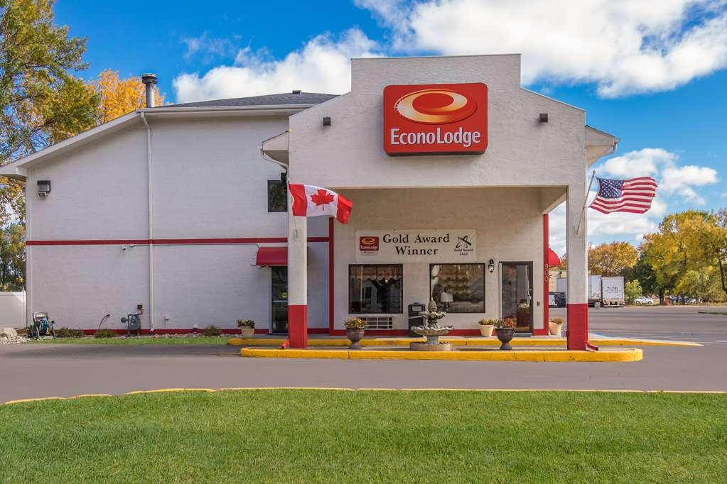 Econo Lodge Grand Forks Exterior foto